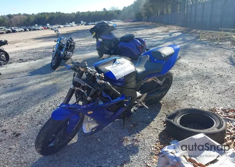 2005 Yamaha Yzf R1 z USA, uszkodzony, nr VIN NOVEHICLE